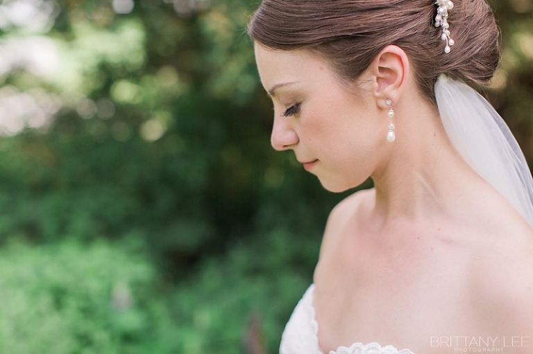 Bride and Groom photos on wedding at Strathmere Garden House Ottawa