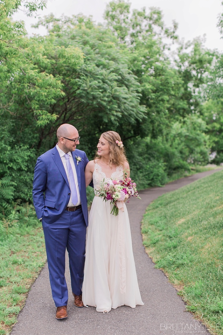 Bride and Groom pictures at downtown Ottawa Wedding