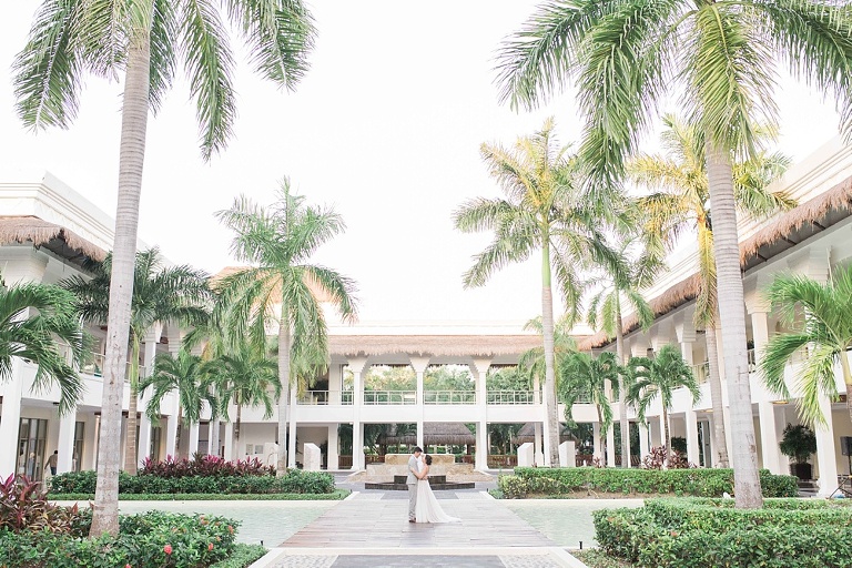Favourite Wedding Photos from 2016 - Bride and Groom kissing at Mexico destination wedding ceremony