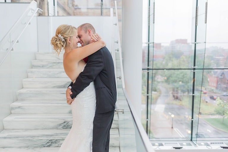 Favourite Wedding Photos from 2016 - Bride and Groom kissing at the Museum of Nature, Ottawa
