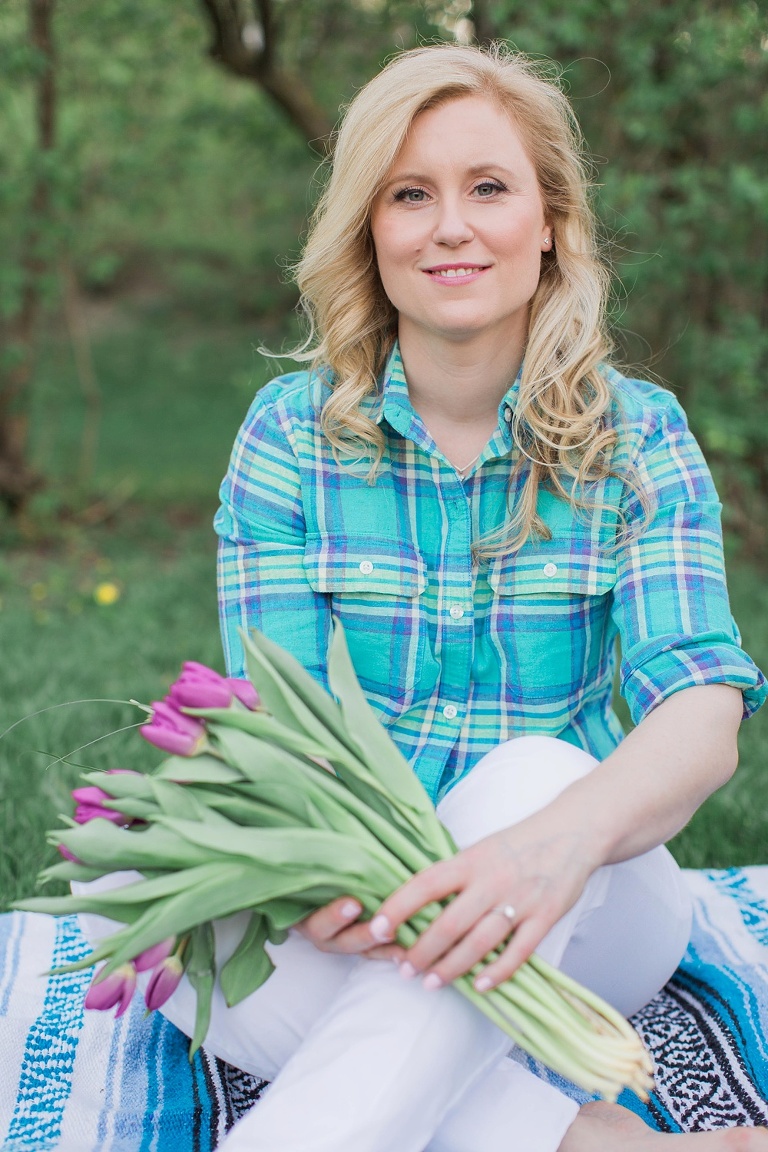 Favourite Engagement Photos from 2016 - woman holding bouquet of tulips during engagement photos