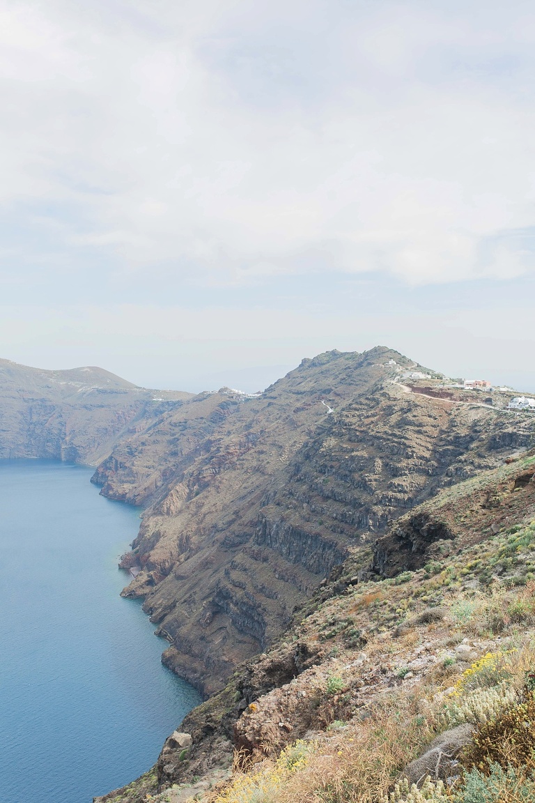 Travel tips and ideas for four day vacation in Santorini Greece