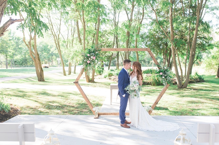 Ottawa Summer wedding at Stonefields Estate - Bride and Groom portraits